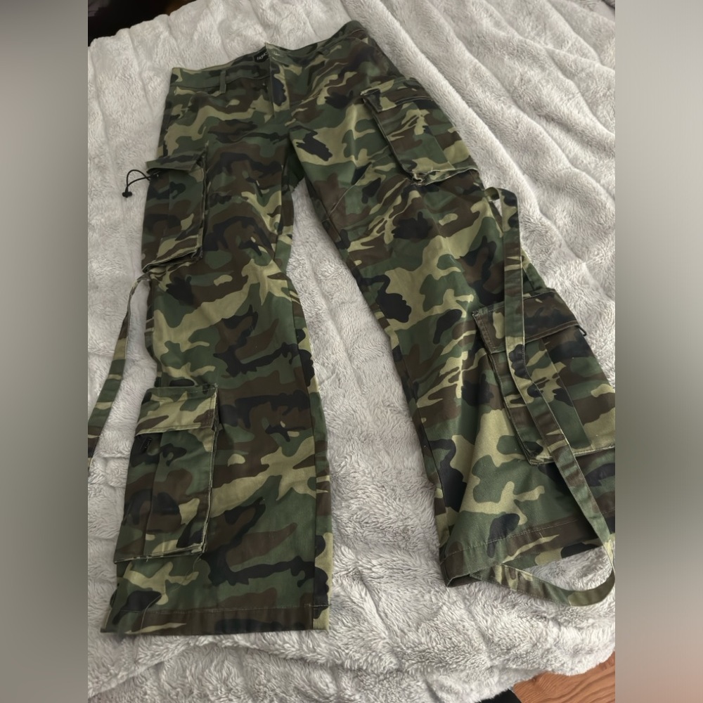 Women’s oversized Camo cargo pants